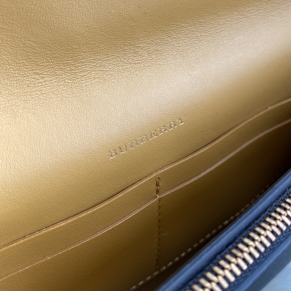 Burberry half moon shoulder bag - Picture 6 of 10